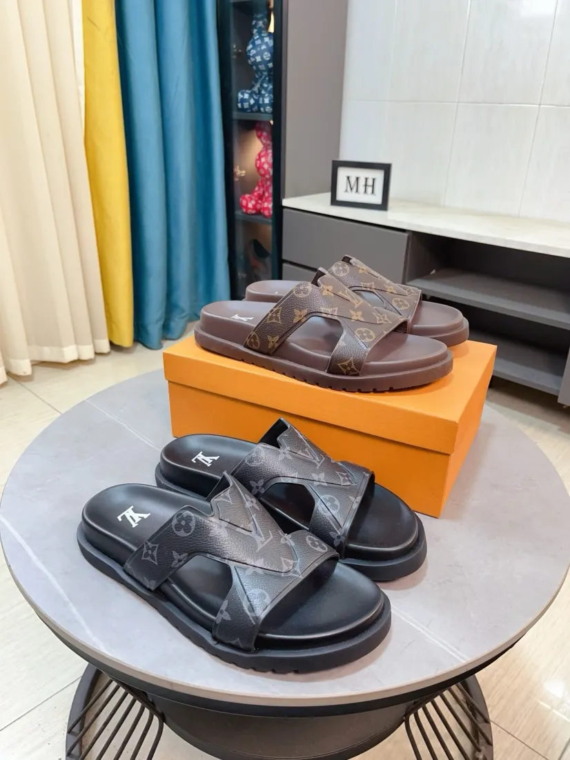 Men's shoes 💰360🌹🌹 (lv-Louis Vuitton) new men's sandals, high-end boutique, exquisite embossed logo decoration on the upper, fine workmanship, super soft soles, casual, loose and comfortable, a must-have in summer! \nsize：38-44